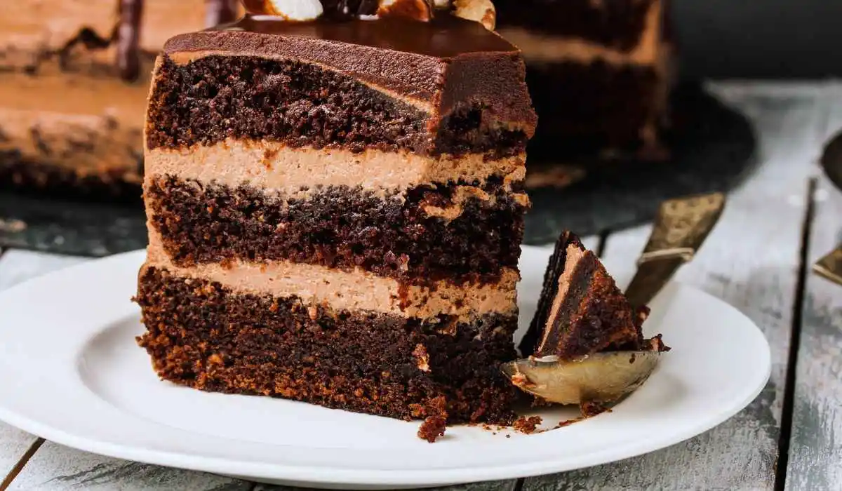 Claim jumper chocolate cake