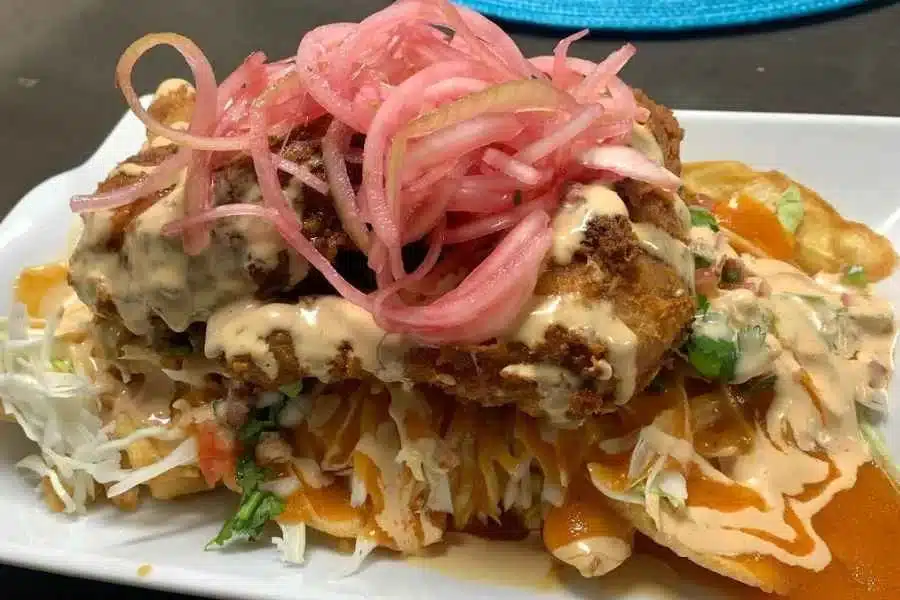 Pollo con Tajadas